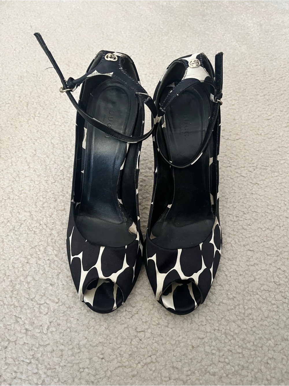 Gucci Nero Bianco Satin Red Heels - Black White Peep-Toe Ankle-Strap Pumps 8.5 - Picture 2 of 10